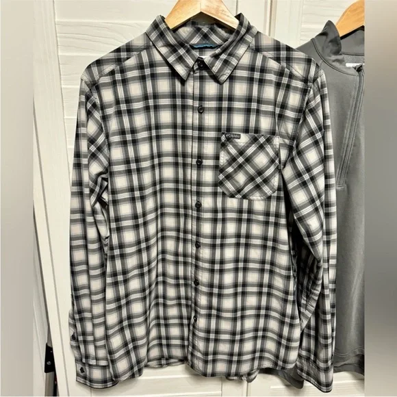 2 Columbia Men’s Casual Shirts🎈 - Picture 8 of 10